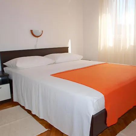 Mirja - 100m From The & Parking