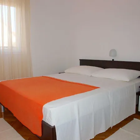 Mirja - 100m From The & Parking *