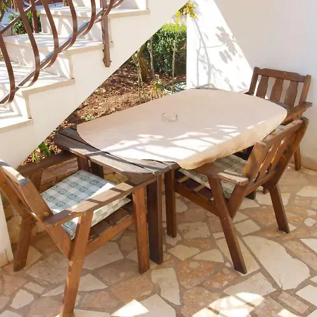 Apartment Mirja - 100m From The & Parking Trogir