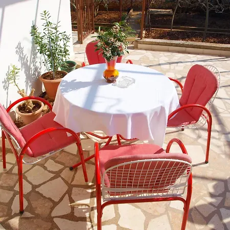 Appartement Mirja - 100m From The & Parking Trogir